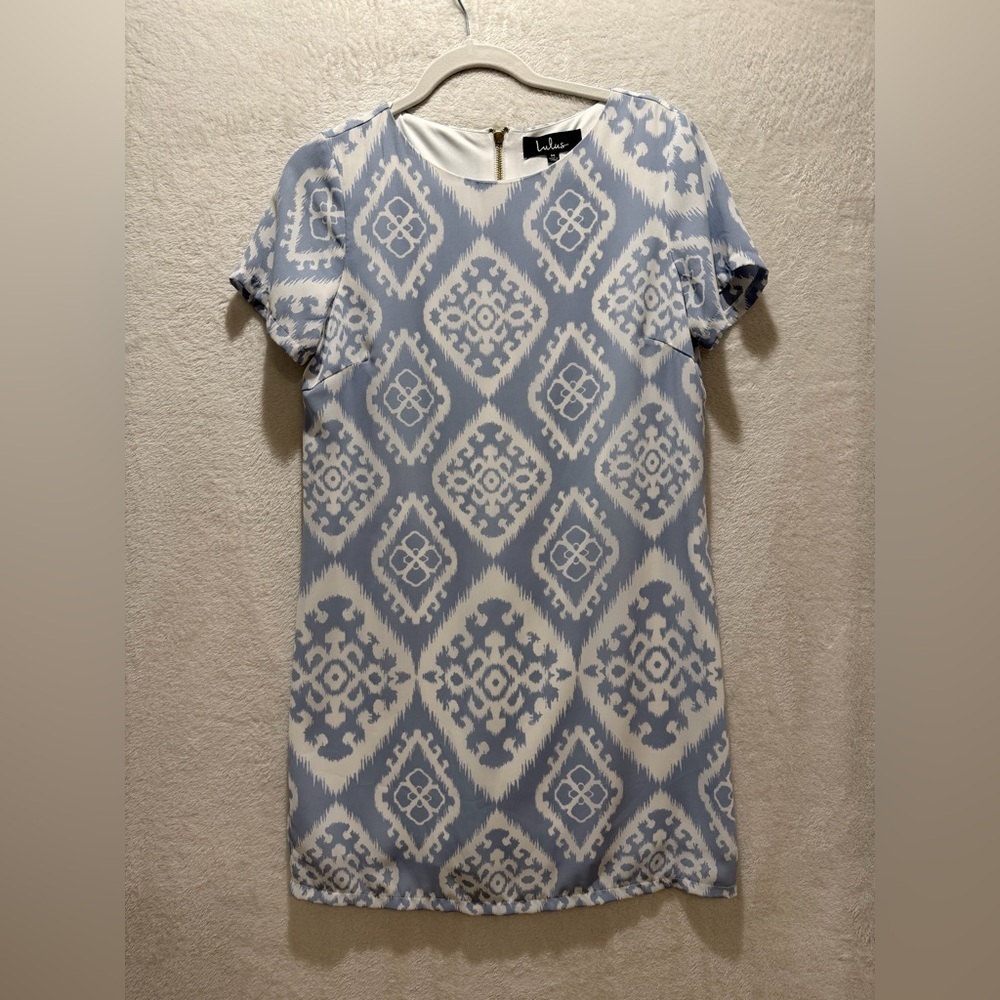 Feel Effortlessly Chic in this Throw It On And You’re Put Together Shift Dress! - Picture 5 of 8